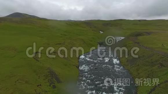 雨水从冰岛的山谷和河流中流过。 安德列夫。