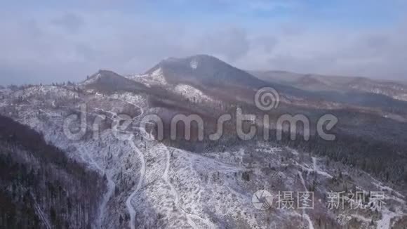 山区冬季的空中镜头