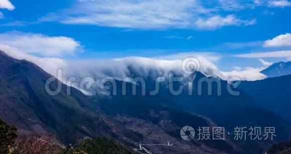 中国四川西部云瀑布时序图视频