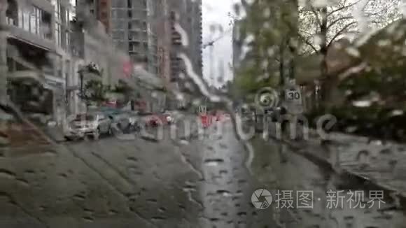 下雨天开车视频