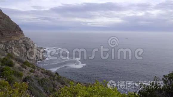 休特湾附近锯齿状的海岸线视频