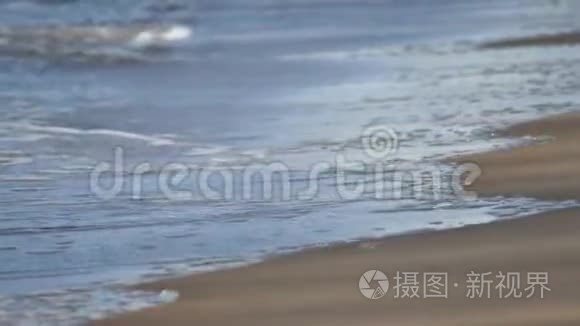 沙滩上的软海浪