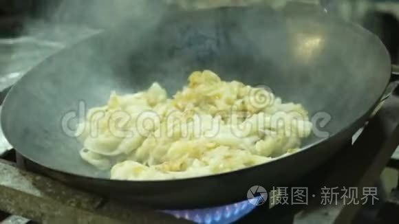 泰国炒面泰式牛排料理视频