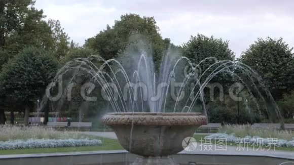 公园里的喷泉视频
