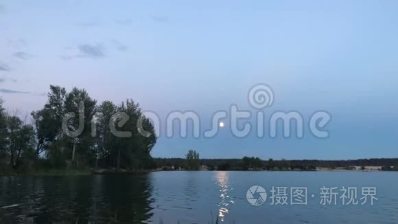 美丽的夜景和月亮视频