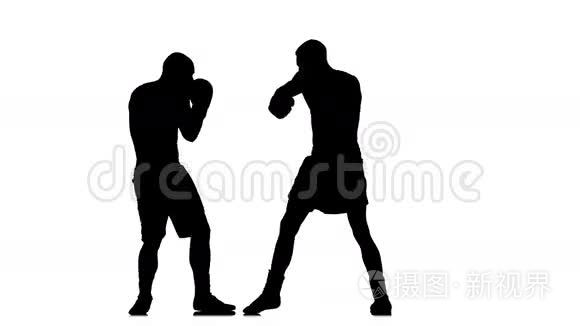 左右钩在两个拳击手的训练中视频