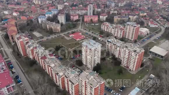空中视频飞越城镇建筑