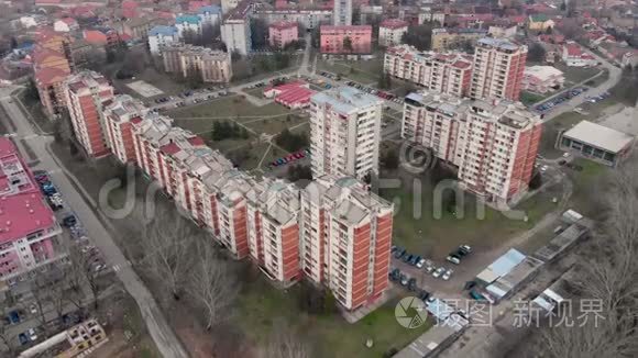 空中无人机视频飞越城镇建筑