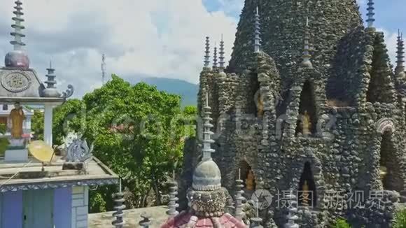 相机沿着神奇的古珊瑚佛寺飞行视频