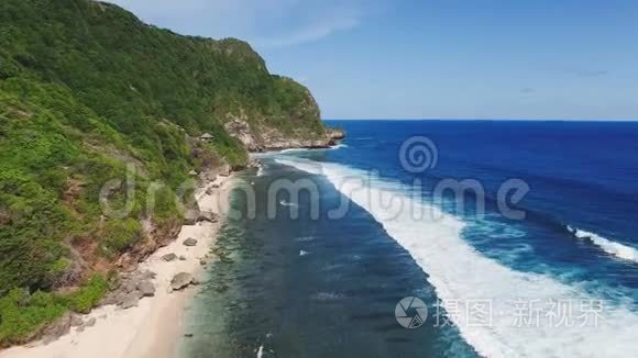 大海洋和山地海岸情景视频