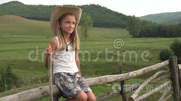 农场儿童与放牧绵羊，牧羊人在田野，女孩户外牧场4K