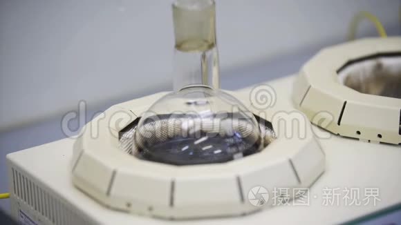 罐区实验室黑矿物油质量检查视频