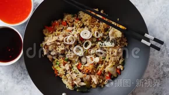 炒饭和炒鸡视频