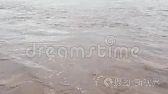 有漩涡和漩涡的水面视频