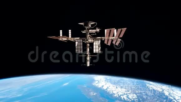 地球上空空间站的飞行视频
