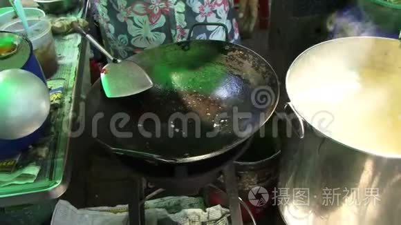 亚洲烹饪用食物准备炒锅视频