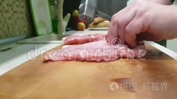 手男人在厨房里打肉视频