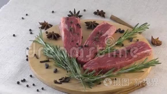 砧板上的碎牛肉