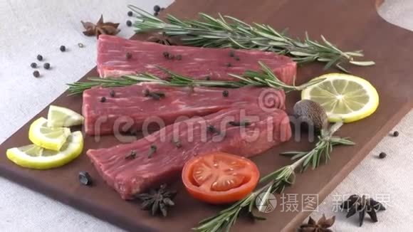 砧板上的碎牛肉