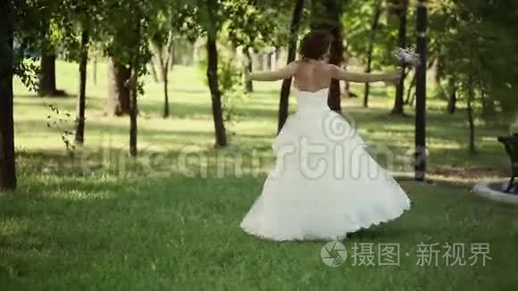 新娘带着一个气味视频