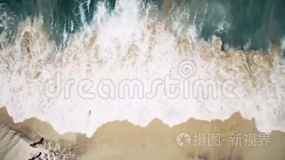 海浪及沙滩的高空俯拍景观视频