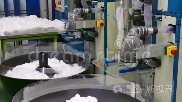 工业生产尼龙袜的详情视频