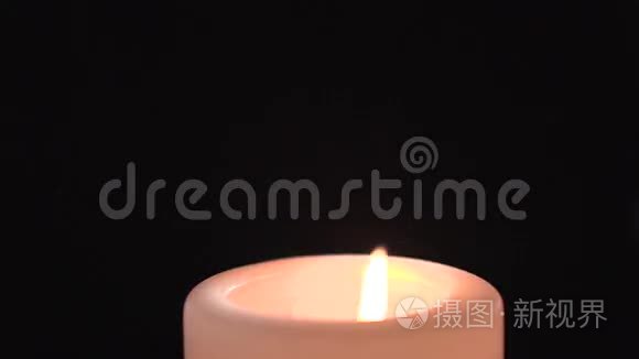 蜡烛火焰熄灭了视频