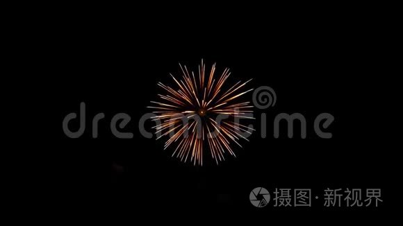 夜空中闪耀着金光的大烟花炮,阿尔法绿幕动画短视频