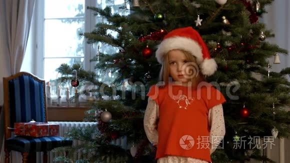 可爱的小女孩唱圣诞歌曲视频