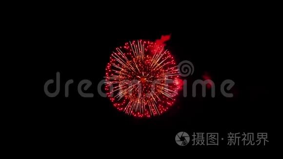 夜空中闪耀着金光的大烟花炮,阿尔法绿幕动画短视频