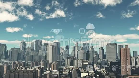更新信息到云，下载数据到现代城市，互联网图标。