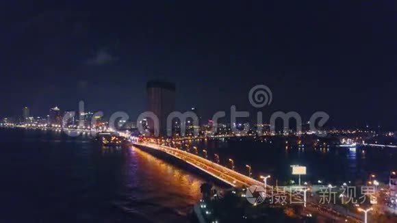 弗利坎日落后在海边展示夜城视频