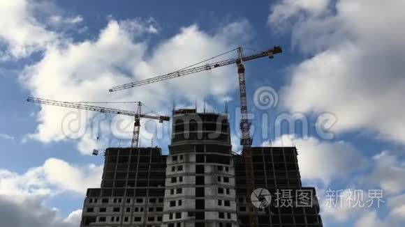 用两台起重机建造一座高楼视频