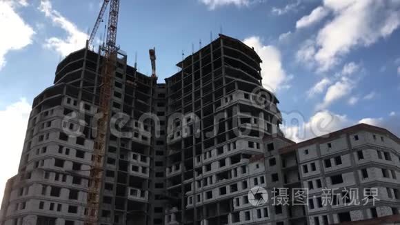 用两台起重机建造一座高楼视频