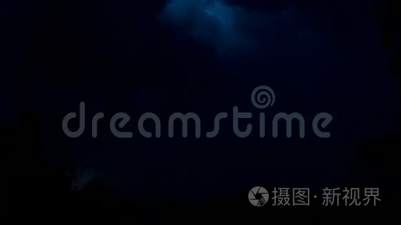 夜晚的雷声伴随着闪电视频