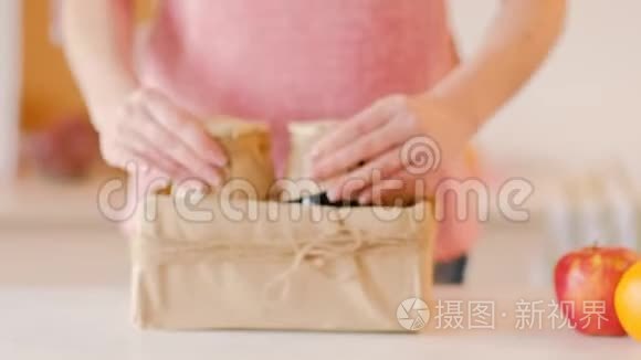 女士奶瓶果汁盒健康减肥视频