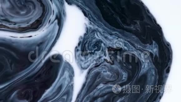 白色抽象纹理上的水墨蓝泡视频