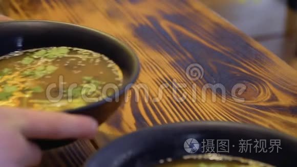 在韩国餐馆介绍米索汤视频