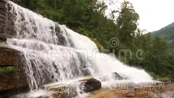 挪威瀑布谷。特温德福森瀑布是挪威最大、最高的瀑布，高152米