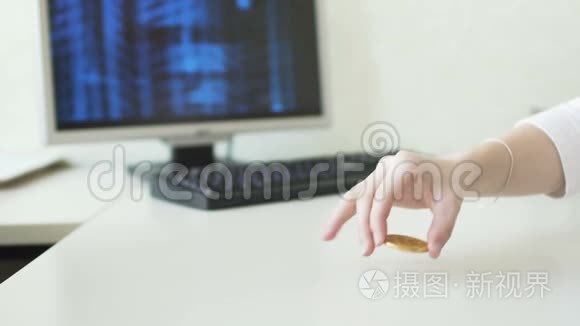 比较汇率比特币和美元视频