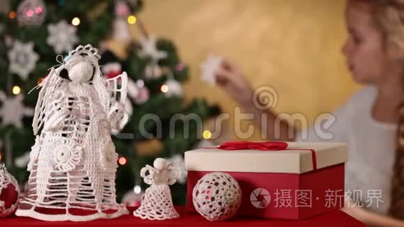 前景中的圣诞装饰品视频