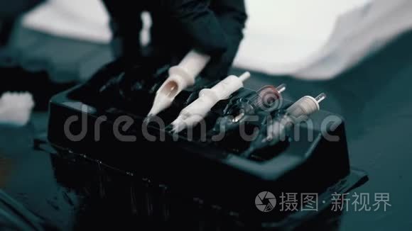 师在客户身上的工具视频