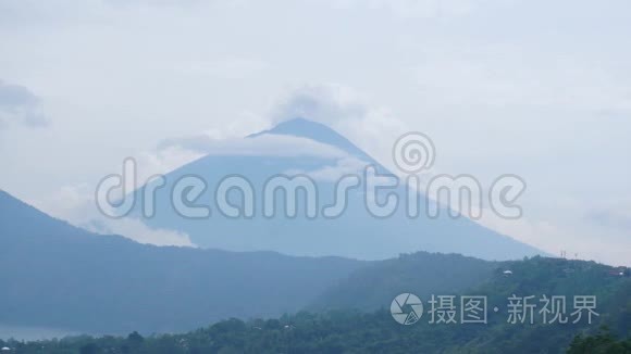 印度尼西亚巴厘岛阿贡火山爆发视频