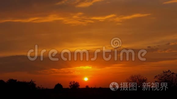 日落乡村农场草甸地平线景观.