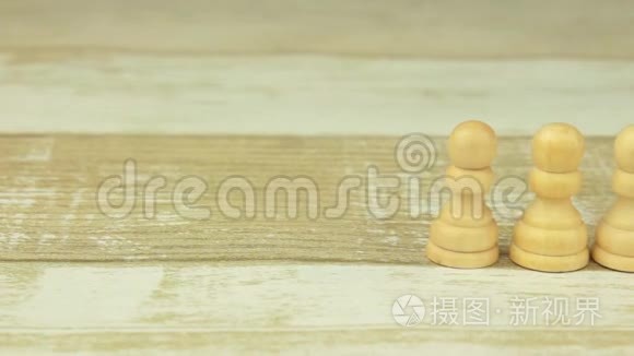 一排黑白棋子视频