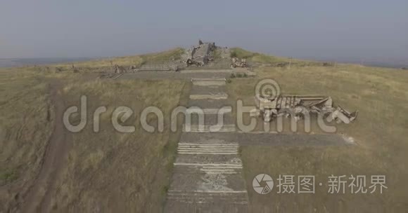 唐巴斯地区的野蛮坟墓视频