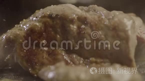 库克翻出一块美味牛排视频