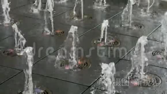 很多跳舞的喷水喷泉视频