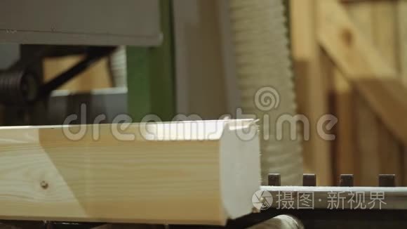 木工操作带块的工业木材切割机