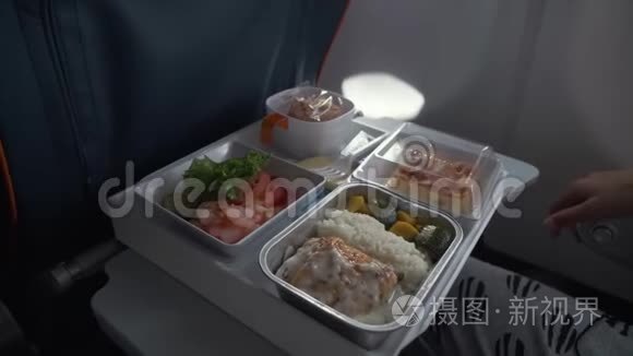 飞机库存录像中美味多样的晚餐视频